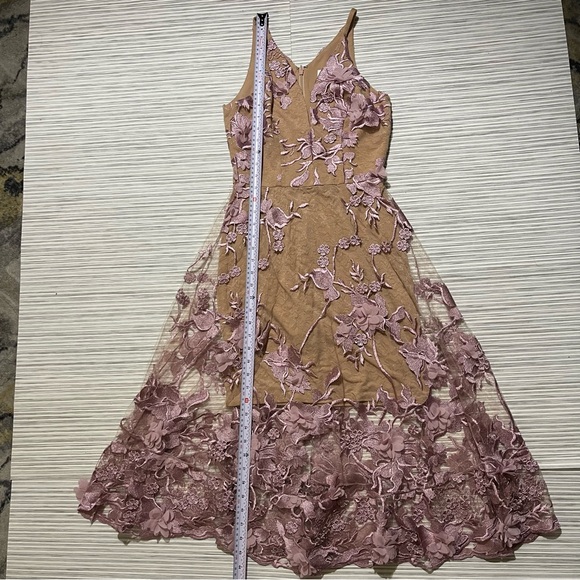 Dress the Population lilac/nude Floral Midi Dress - Picture 5 of 11